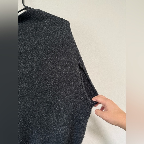 Max Azria Heather Grey Wool Blend Sleeveless Slouchy Shrug Sweater Size XS/S - Picture 10 of 14